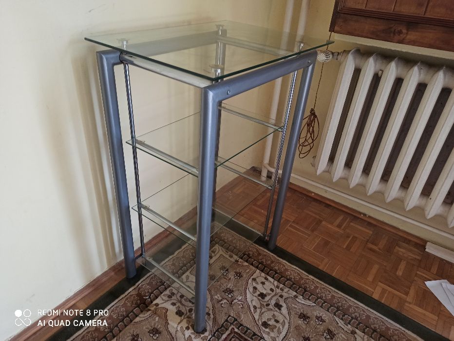 Regał metalowy 4 szklane półki stylowy fajny zgrabny Stan bardzo dobry