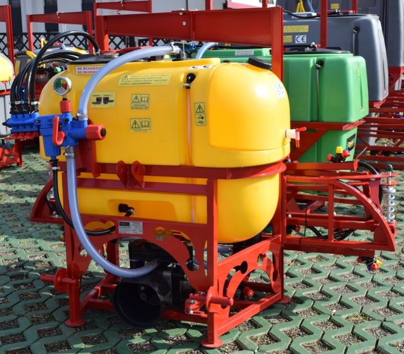 Opryskiwacz polowy zawieszany 200 litrów lanca 8m głowice potrójne new
