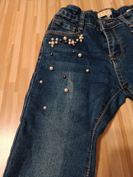 Spodnie jeansowe z perelkami 122