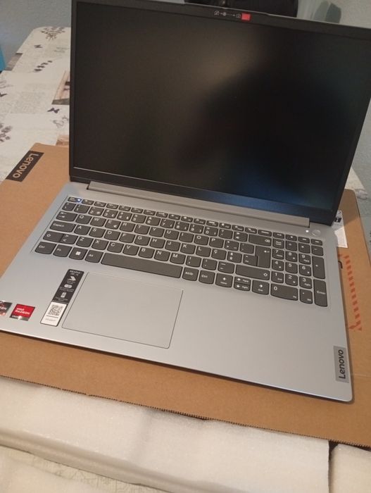 (Semi novo ) Portátil LENOVO IdeaPad 1 (Ryzen 5 /SSD 512 e 16 GB RAM )