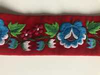 Pasek welurowy czerwony z kwiatowym haftem