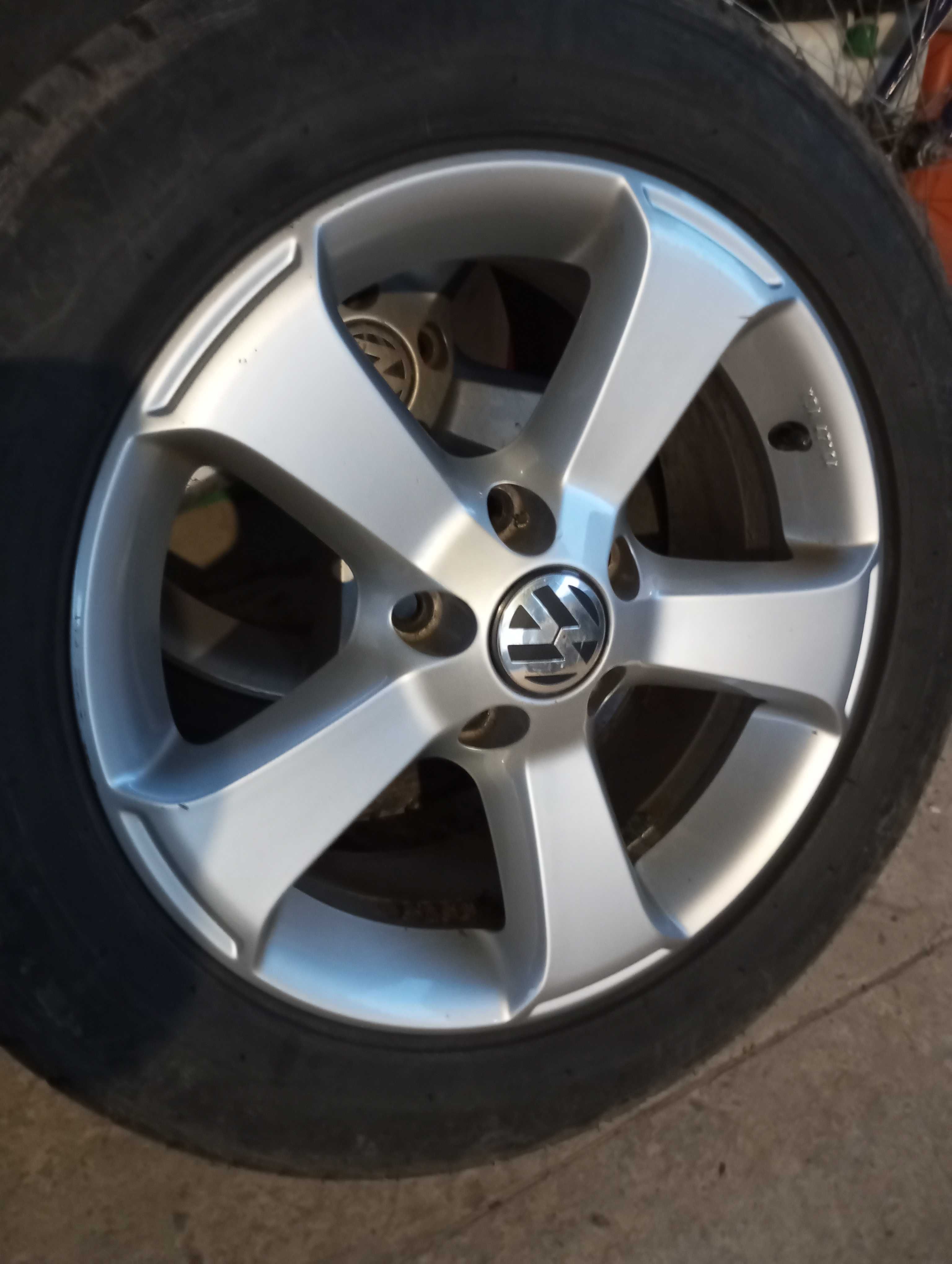 Красивілиті колеса R16 5x112 VW Touran із зимовою 205/55R16