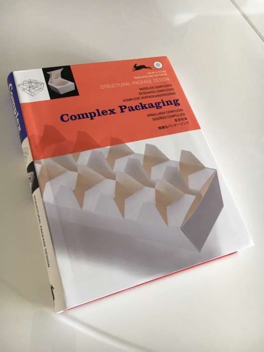 Complex packaging design com CD