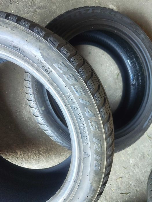 Opony zimowe uzywane 235 45 R18 Pirelli 2022 rok 2 sztuki z26