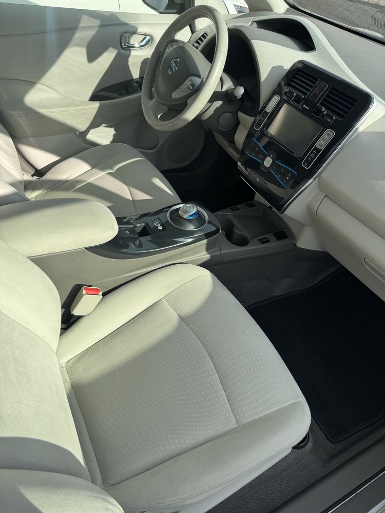 Nissan laef 30kwh/109km/elektryk/ Tekna Bardzo ladne auto