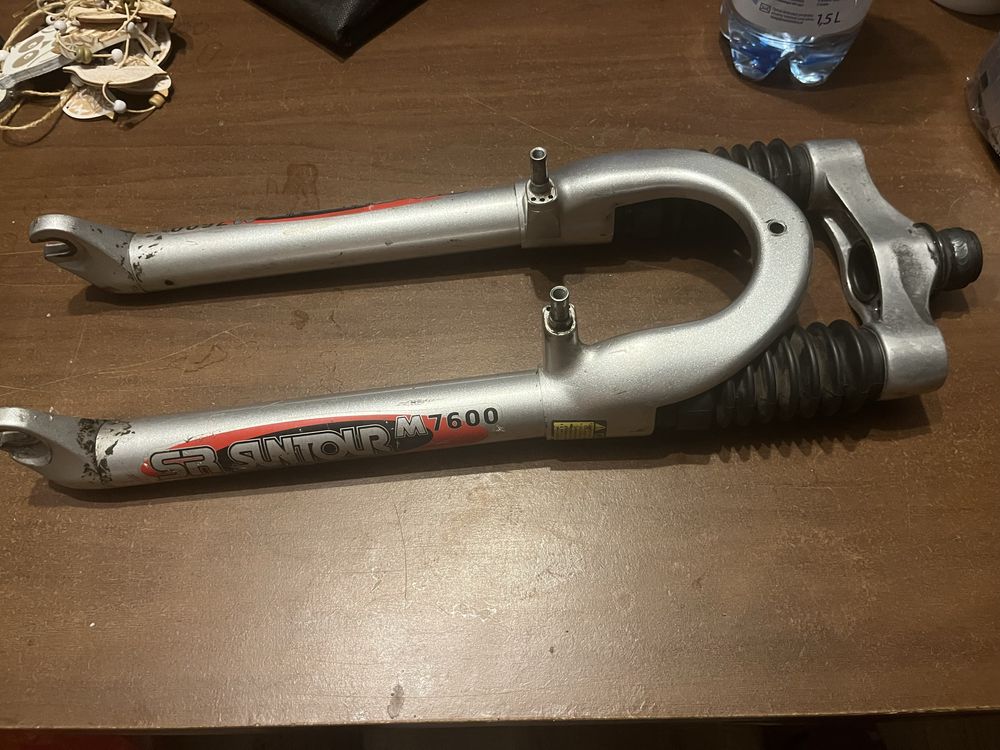 Amortyzator 63mm SR Suntour M7600 na 1 1/8 cala widelec V brake