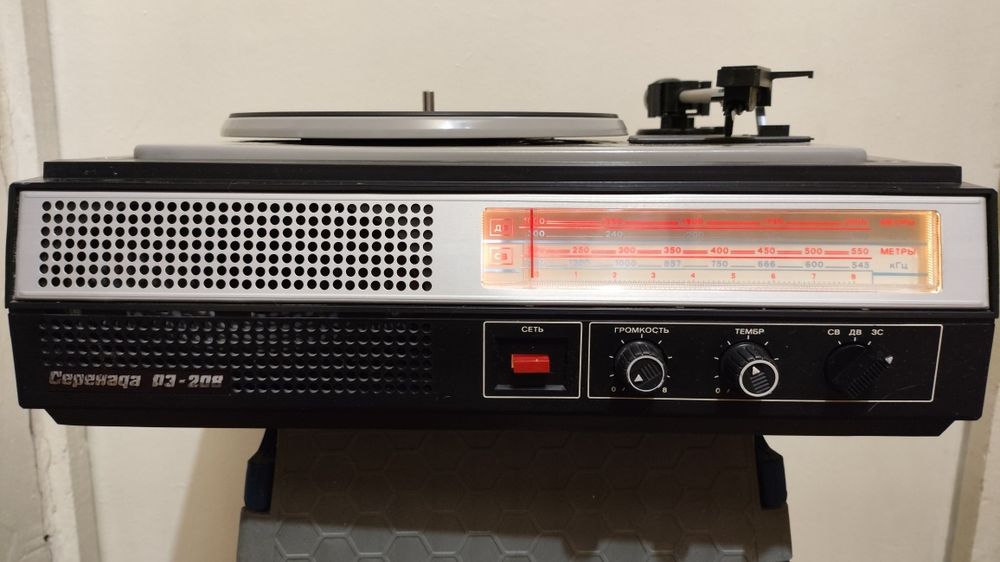 Радиола "Серенада РЭ-208" (СССР, Винтаж)