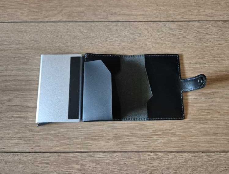 Etui na karty kredytowe i portfel z ochroną RFID - czarny