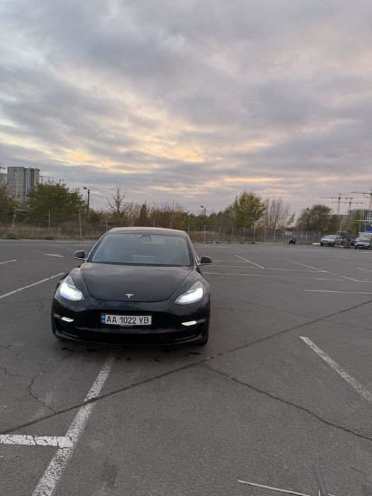 Тесла модел 3 2020года 75кв лонг рейнж