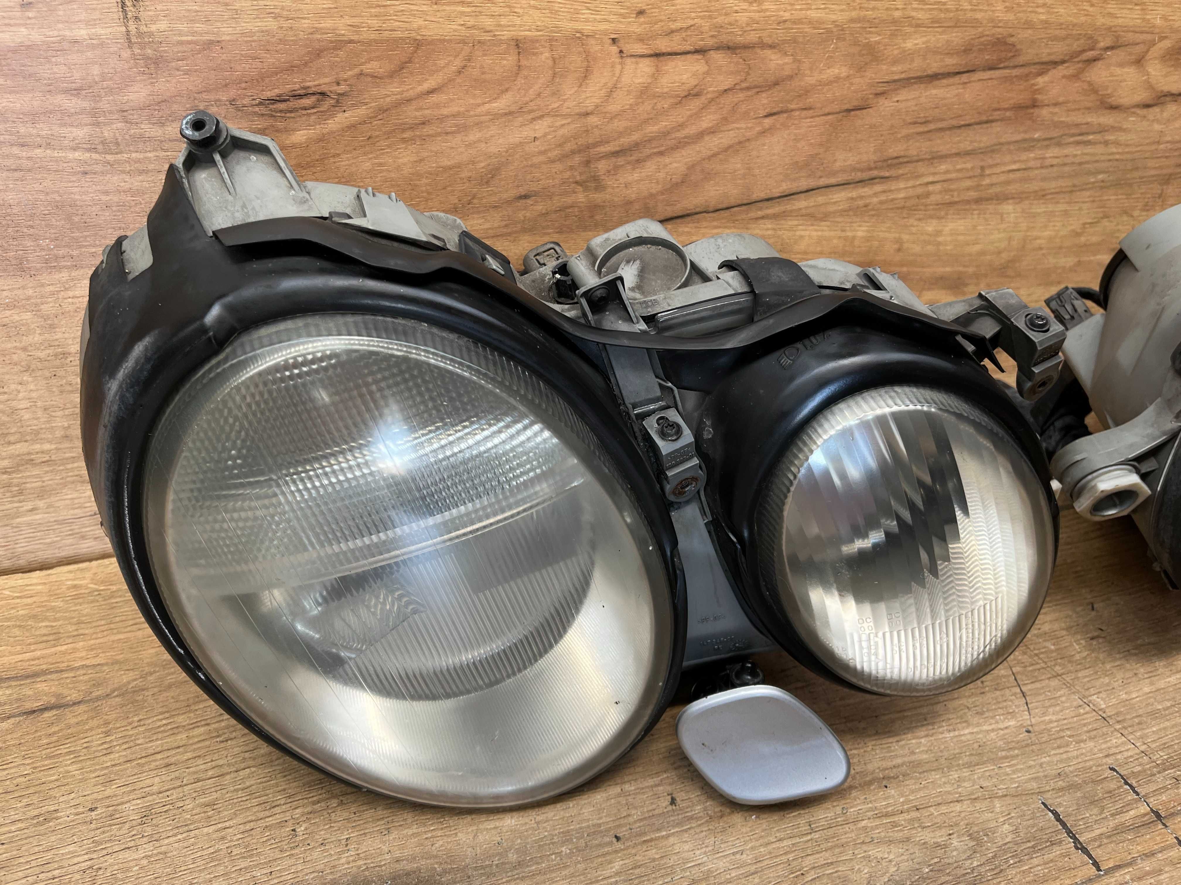 Lampa/reflektor przedni lewy prawy Mercedes W208 xenon