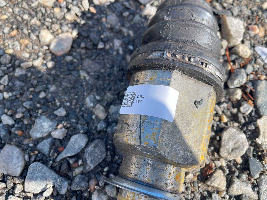 Jeep Grand Cherokee 2018 półoś prawa przód 5.7 (Cała)