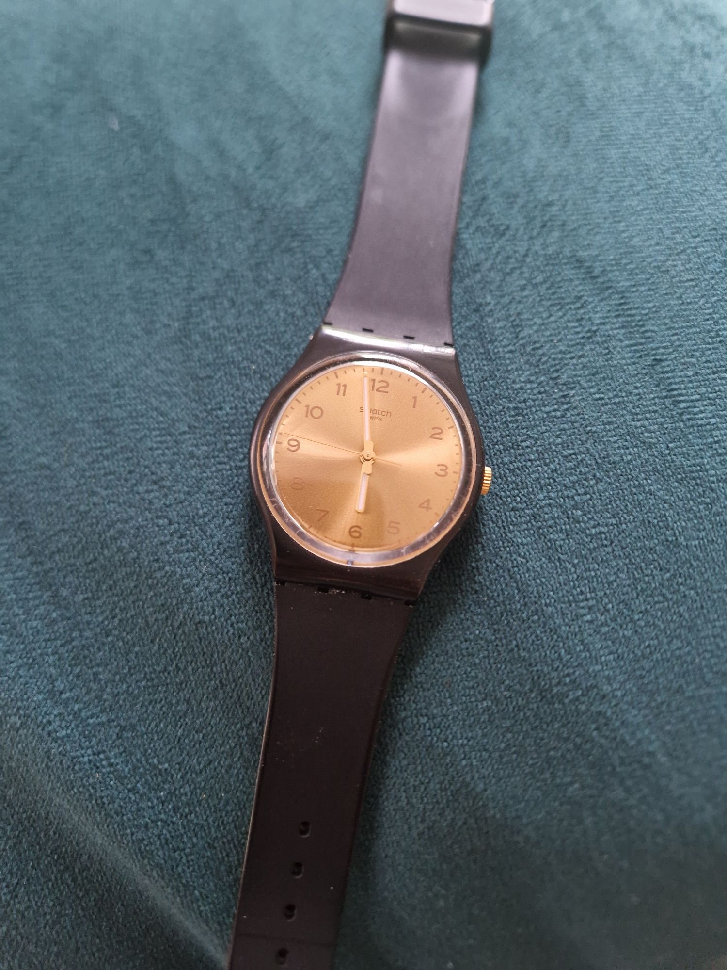 Zegarek Swatch czarno złoty