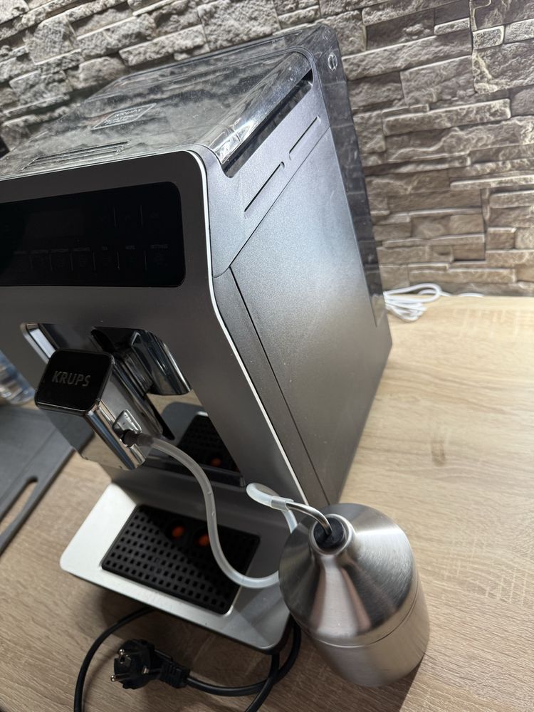 Krups EA89 ekspres do kawy z Bluetooth + pojemnik na mleko