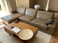 Sofá em pele de 3 lugares com chaise longue.