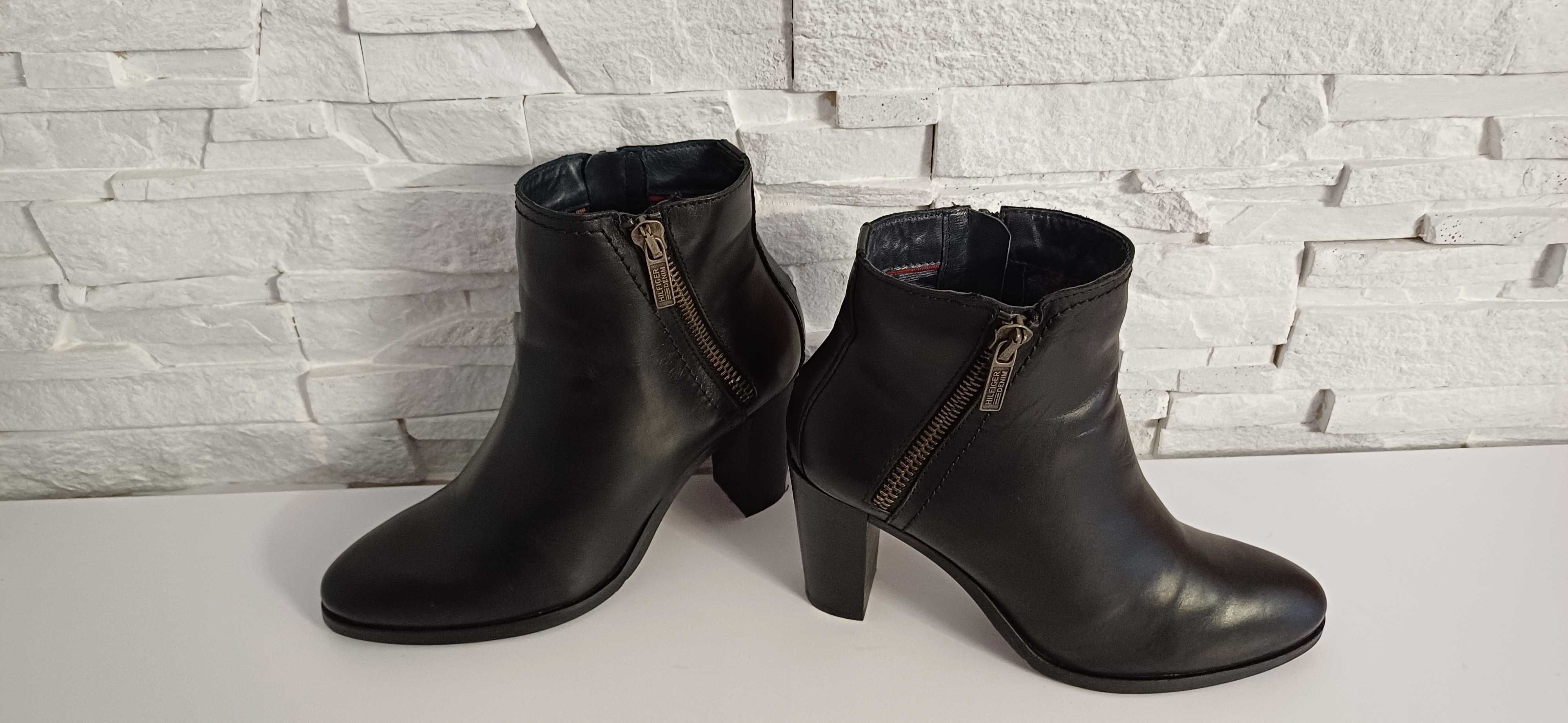 Botki Tommy Hilfiger roz.41 wkł.26 cm.