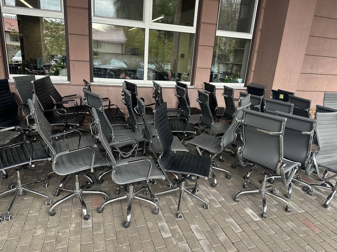 ПРОДАМ ОФІСНІ МЕБЛІ, стан відмінний, правий берег , ТЕРМІНОВО