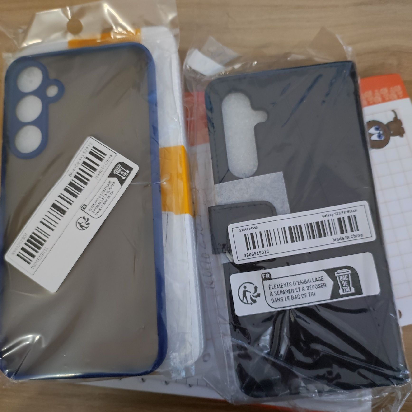duas capas e 4 protetores de ecrã Samsung s23 FE
