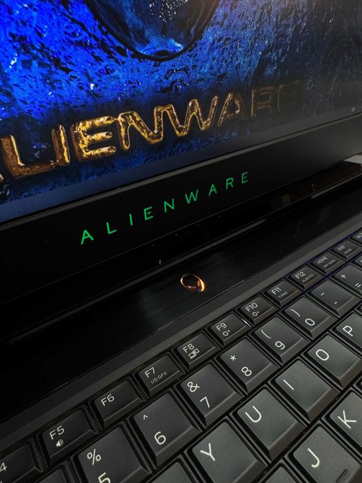 Dell Alienware 17 R4 17.3" 2K 120Hz GTX 1070 8Gb i7 32Gb 512Gb 1Tb