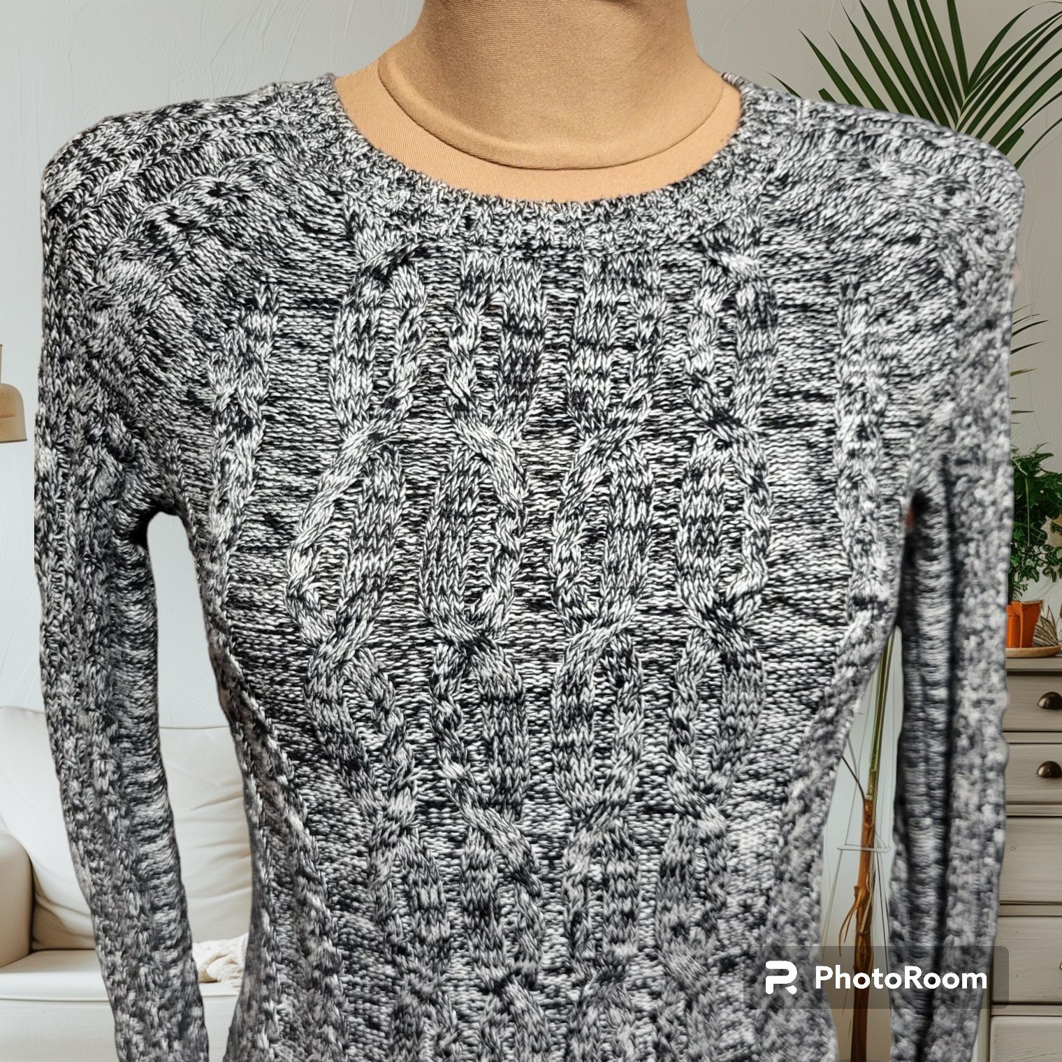 (S/36) Biało-czarny melanżowy sweterek