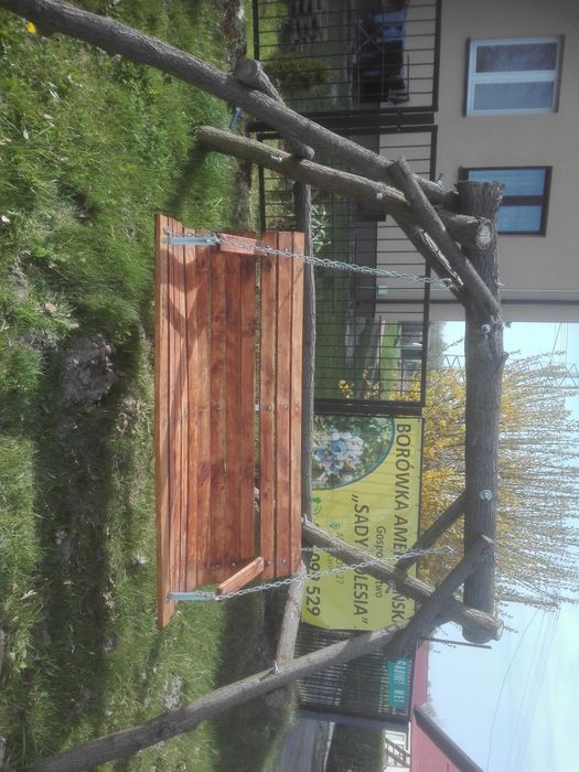 HUŚTAWKA  ( nogi akacja , ławka na łańcuchu olcha impregnowana )