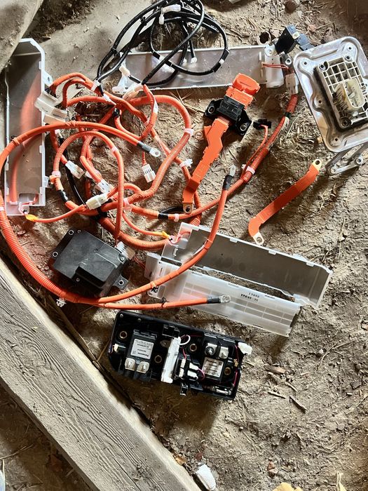 Проводка кабеля блок бмс нмсан лиф 2015 24квт.   Пишіть.