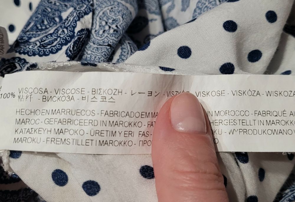 Piękna sukienka koszulowa z długimi rękawami w kropki print ornament