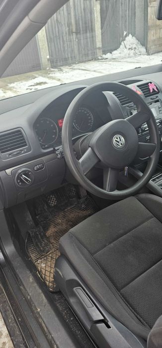 Sprzedam Golfa V z 2004 roku benzyna