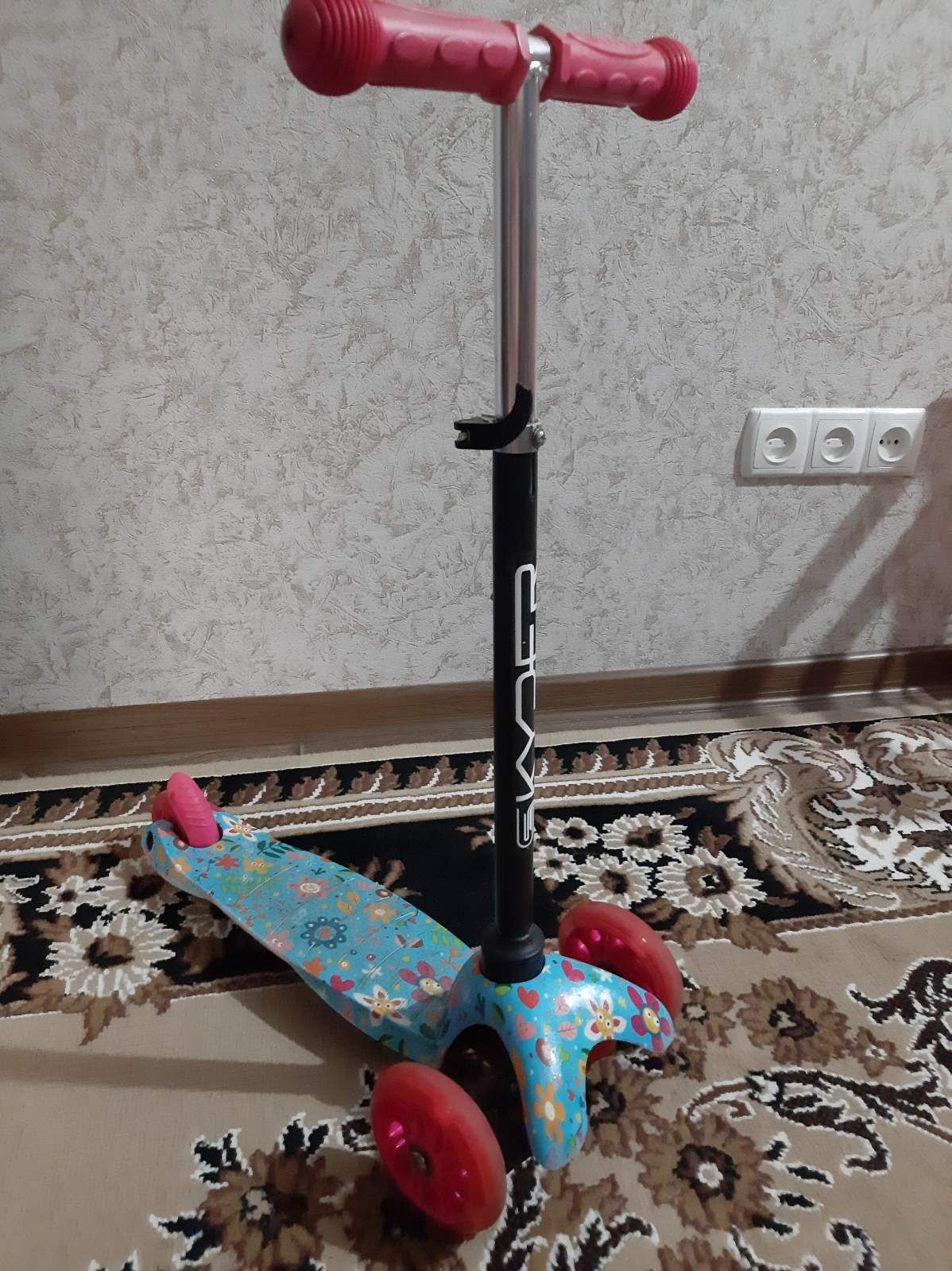 Продам дитячий самокат.