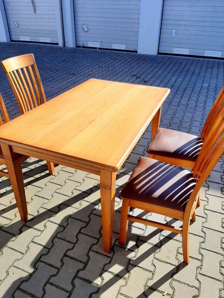 Stół dębowy w zestawie 4 krzesła