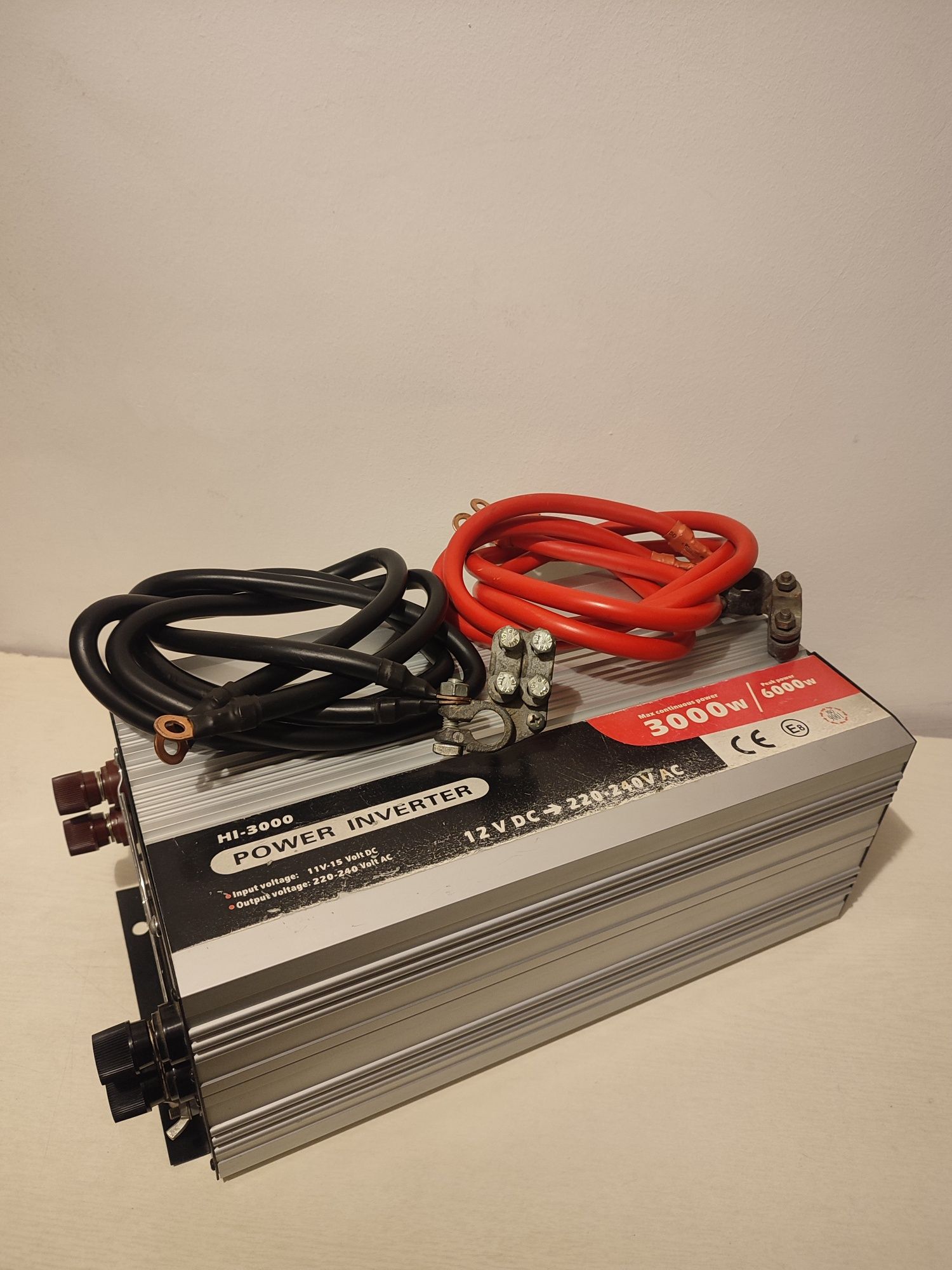 Przetwornica napięcia Power Inverter HI-3000 12V 220V-240V 3000W/6000W