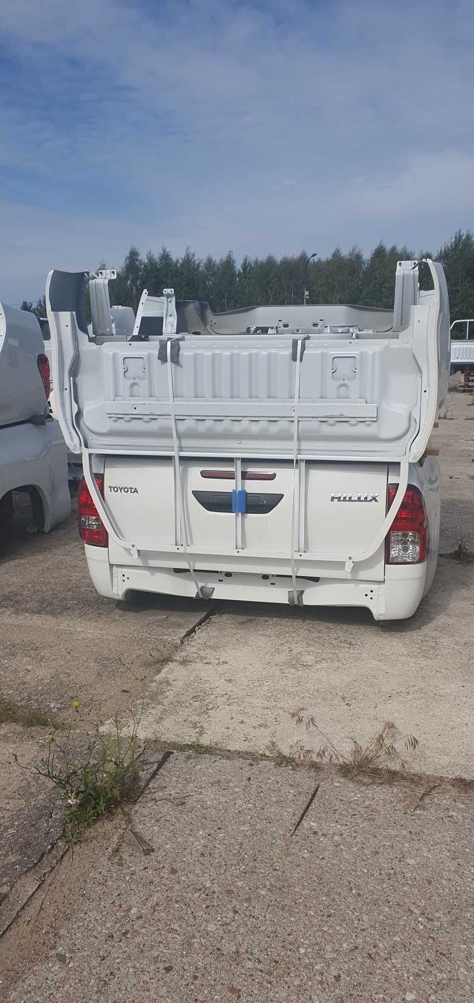 Toyota Hilux 2023r. paka skrzynia