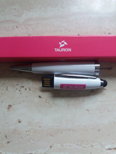 długopis z pendrajwem
