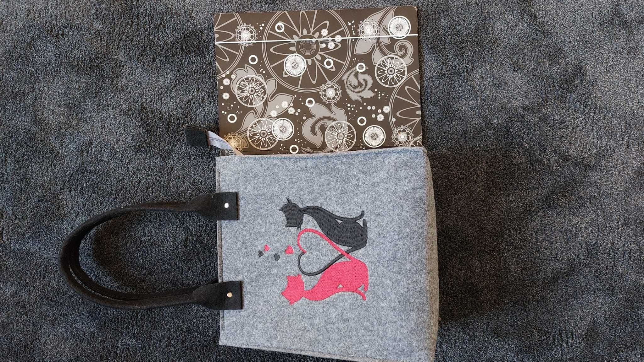 Torebka z kotami z filcu — duża