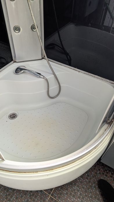 Душова кабіна. Нормальний стан, все працює