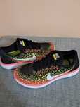 Кросівки Nike FREE RN Distance р 40
Розмір 40, маломірять на 39 р
Усті