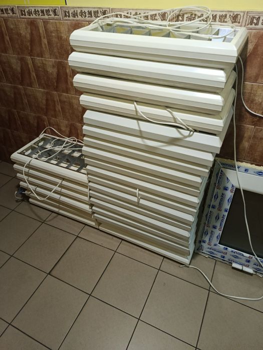 Пусті растрові світильники LED + деякі з люмінесцентними