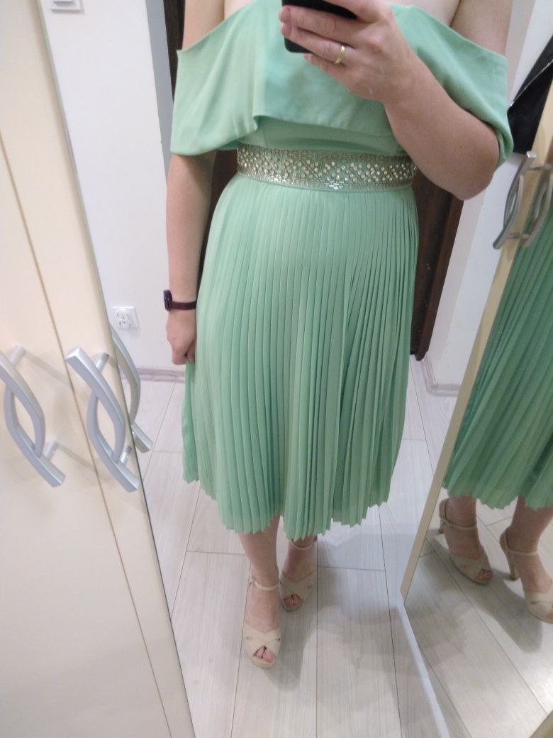 Zielona sukienka plisowana MIDI r. M TFNC