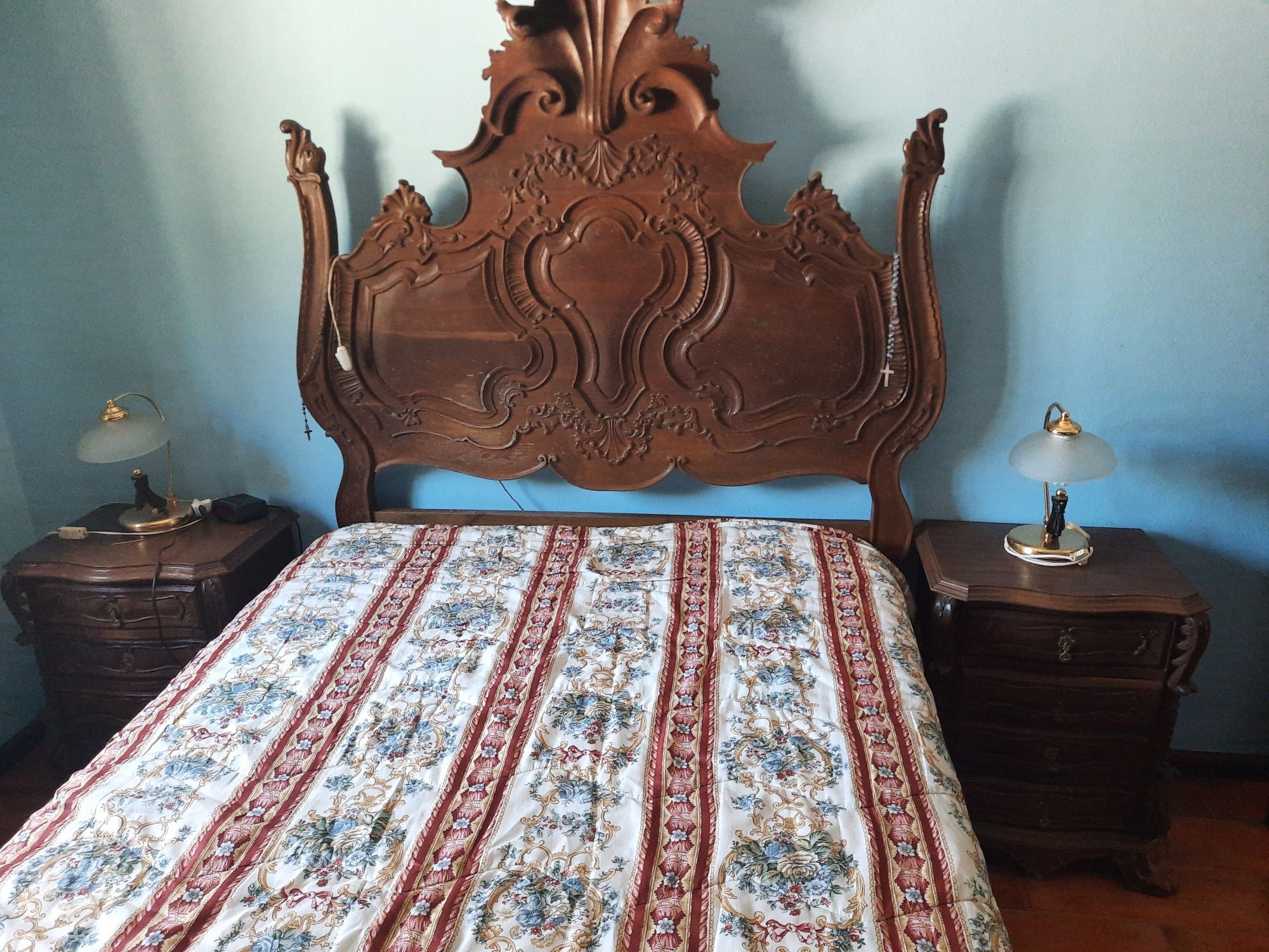Quarto completo em madeira maciça