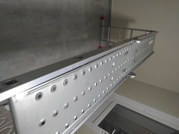 Аренда прокат стремянки лестницы трансформера 4,6м с платформой