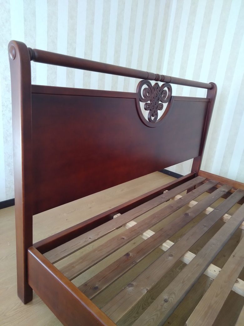 Двуспальная деревянная кровать, 210х190, бу