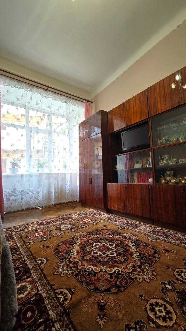 Продаж 2 кімнати вул. Листопадового Чину 74 м2 Центр Вигляд на Парк