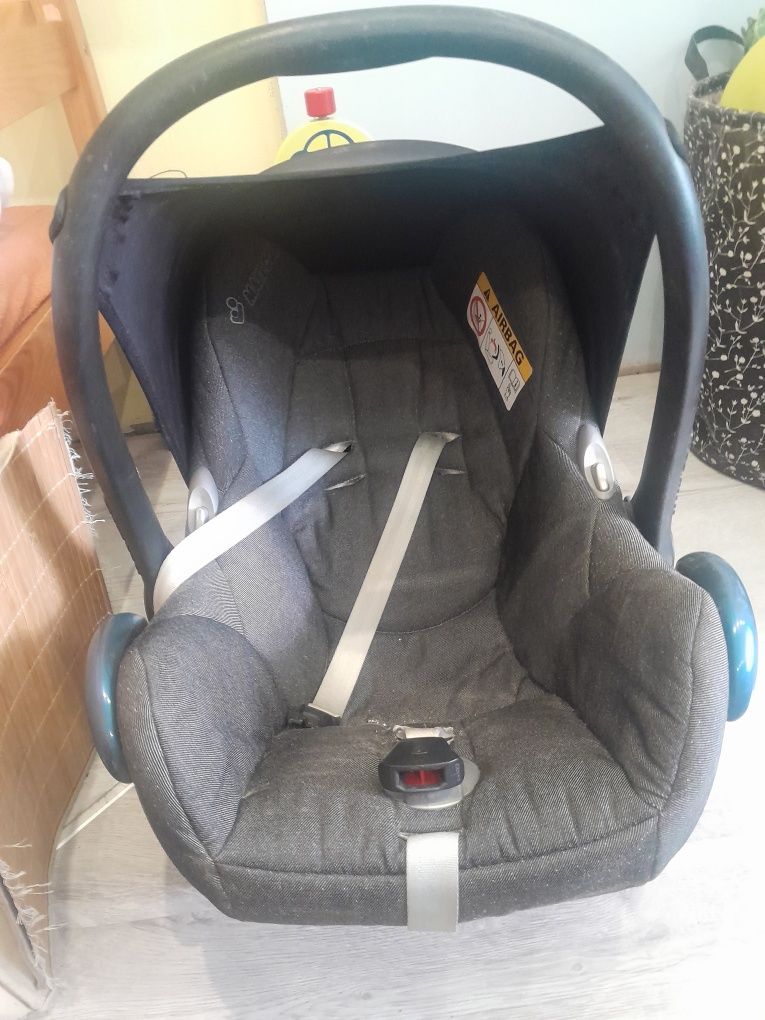 Sprzedam fotelik Maxi Cosi Cabrio Fix 0-13kg