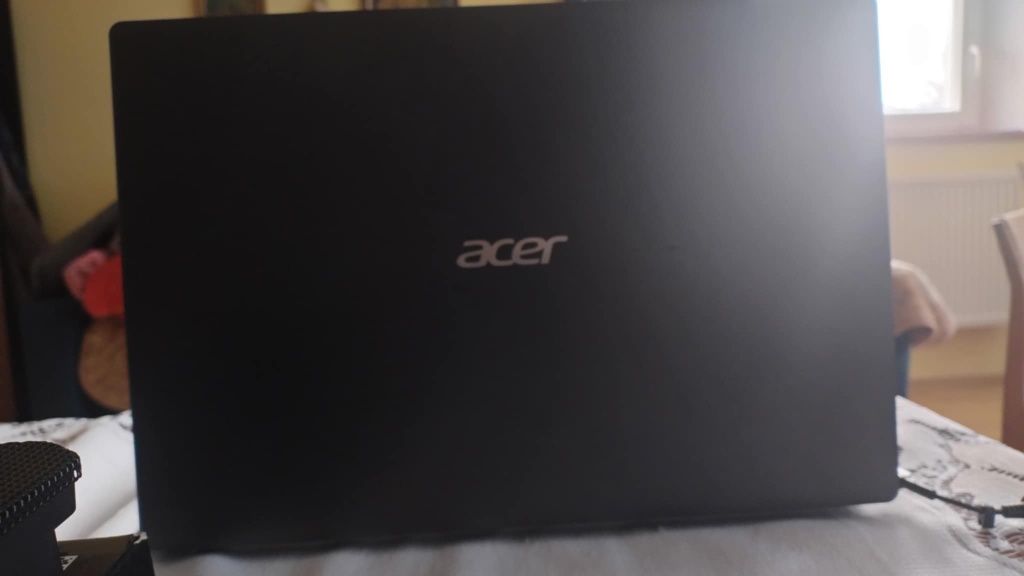 Laptop ACER Ryzen 5 3500 8GB RAM 512GB SSD