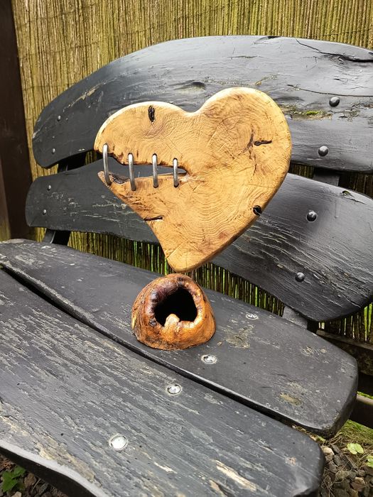 Figura z drewna w kształcie serca