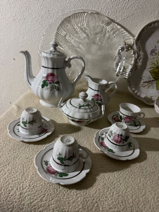 Conjuntos de porcelana, e cristais