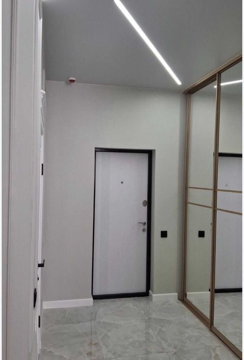 Солнечная улица, современная квартира в новом доме