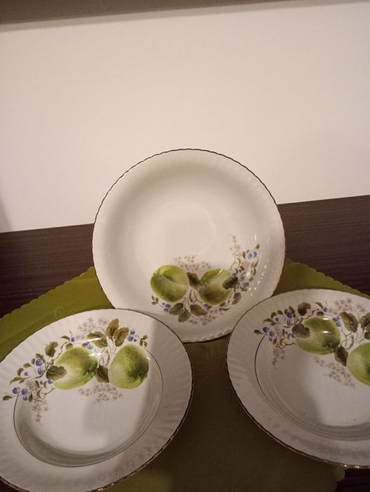 Porcelana Karolina 2 talerze z dużą misa