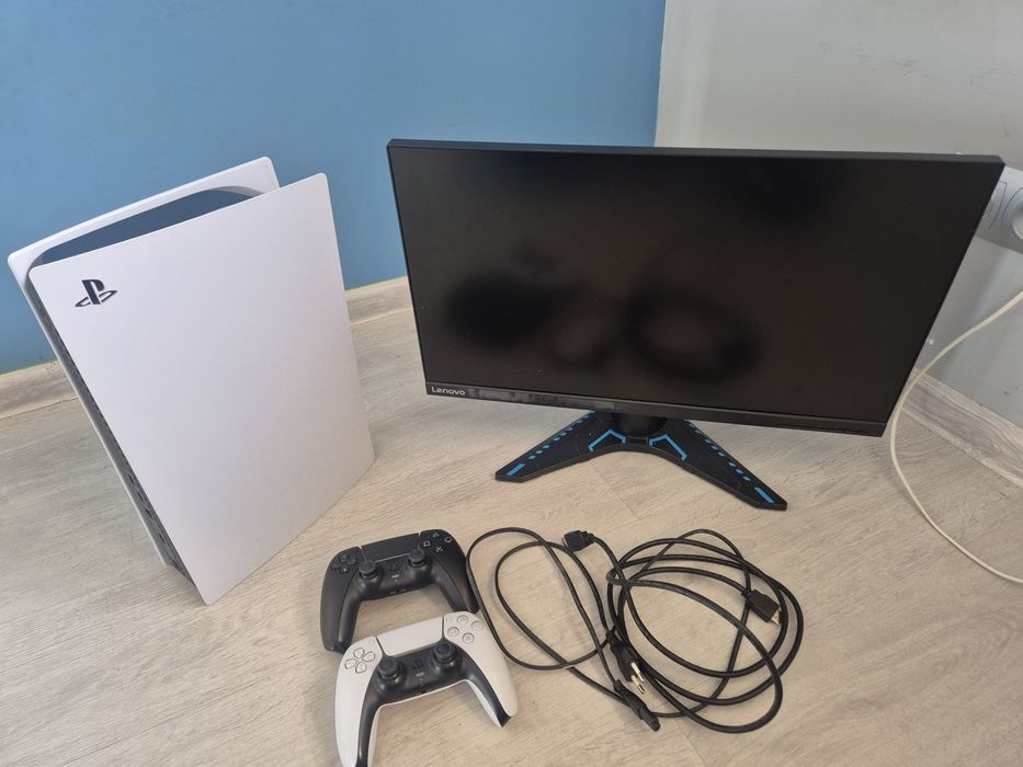 PlayStation 5 + monitor + 2 pady