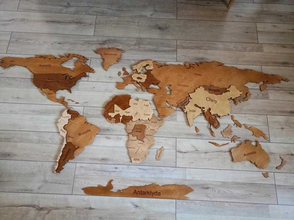 Drewniana mapa świata