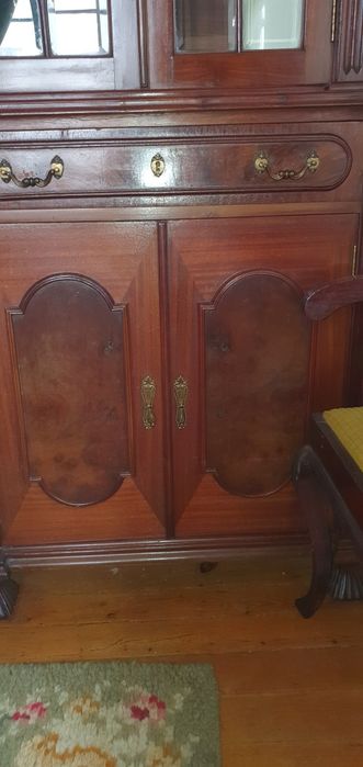 Cristaleira e aparador